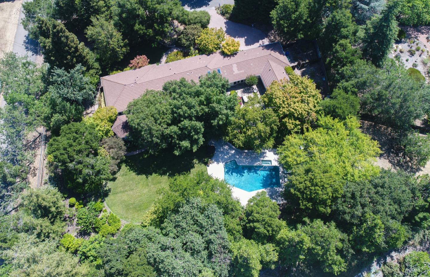 27693  Vogue Court