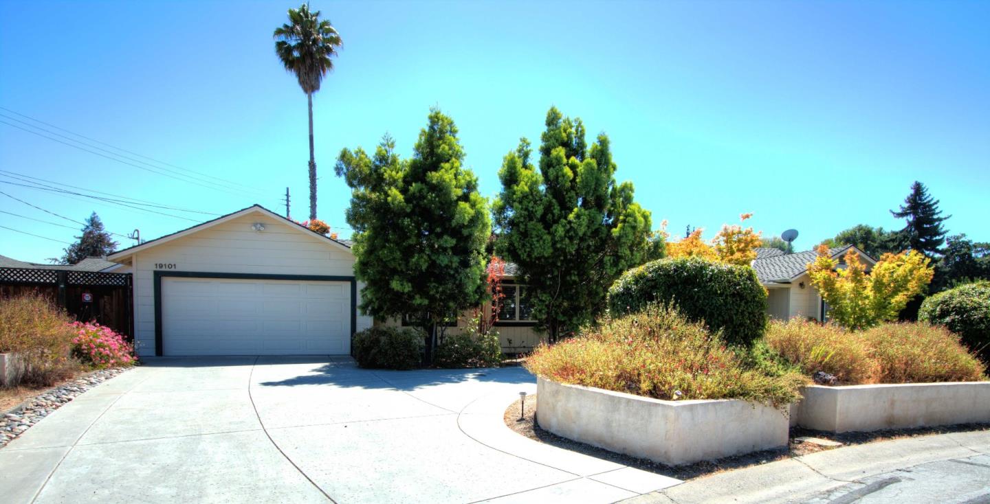 19101 Brook Lane
