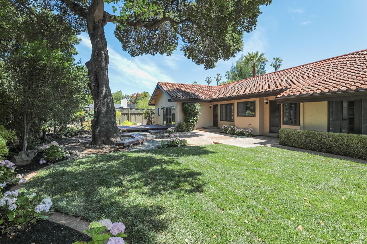 1512 Grant Road