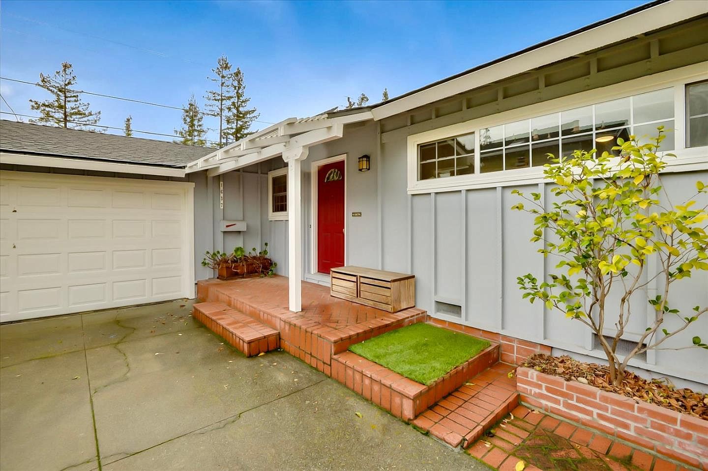 1637 Gretel Ln