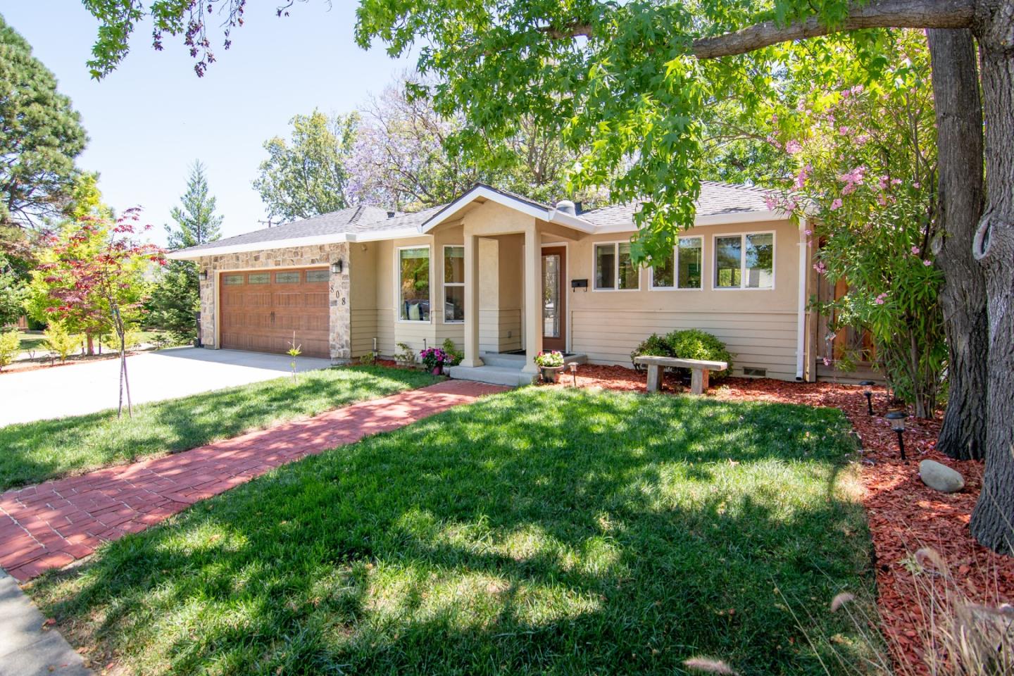 808  Lois Avenue