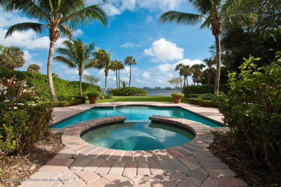 1302 S Lakeside Drive