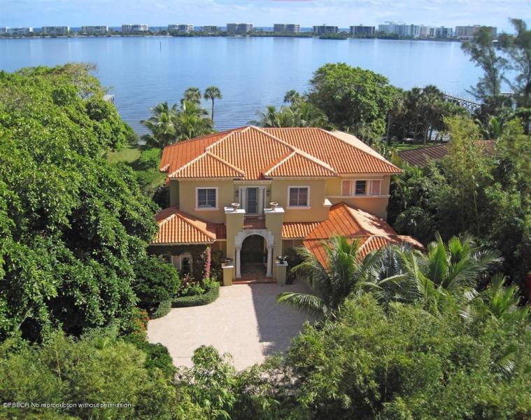 1302 S Lakeside Drive