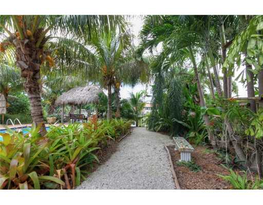 866 BELLE MEADE ISL DR