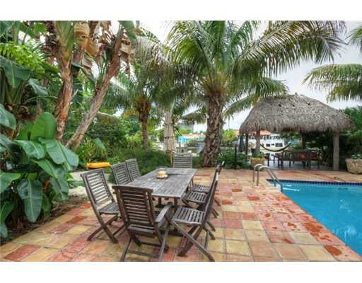 866 BELLE MEADE ISL DR