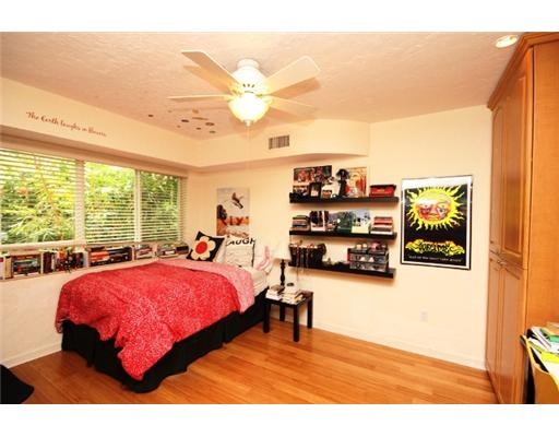 866 BELLE MEADE ISL DR