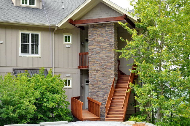 This walk-in unit truly has one of the best views at The Views. Spectacular from the moment you walk through the door. This lower unit has fantastic views of Yellow Mountain, Shortoff Mountain and long range into the Blue Ridge Mountains! 10 foot ceilings, granite countertops, custom cabinets, stone fireplace in living room and on screened porch. Easy maintenance free living! Freshly painted.