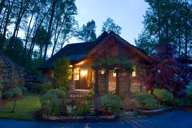 Nestled amongst rhododendron and mountain laurel, this cottage is situated overlooking signature hole # 18 and is within walking distance to Old Edwards Club amenties. Rustic elegance abounds both inside and out beginning with the English Garden Arbor entrance, cedar shake roof and timber-frame carport. Features 3 bedrooms, 3.5 baths, vaulted ceilings, oak flooring, interior gas fireplace and a woodburning fireplace on screened porch, spacious master suite with private balcony and wine cellar.