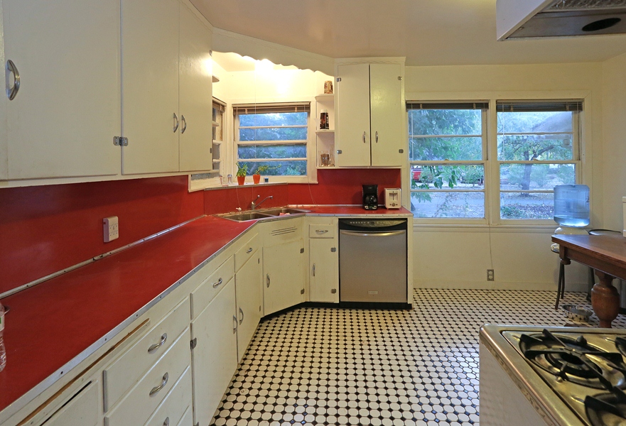 2045 Hoffman Lane