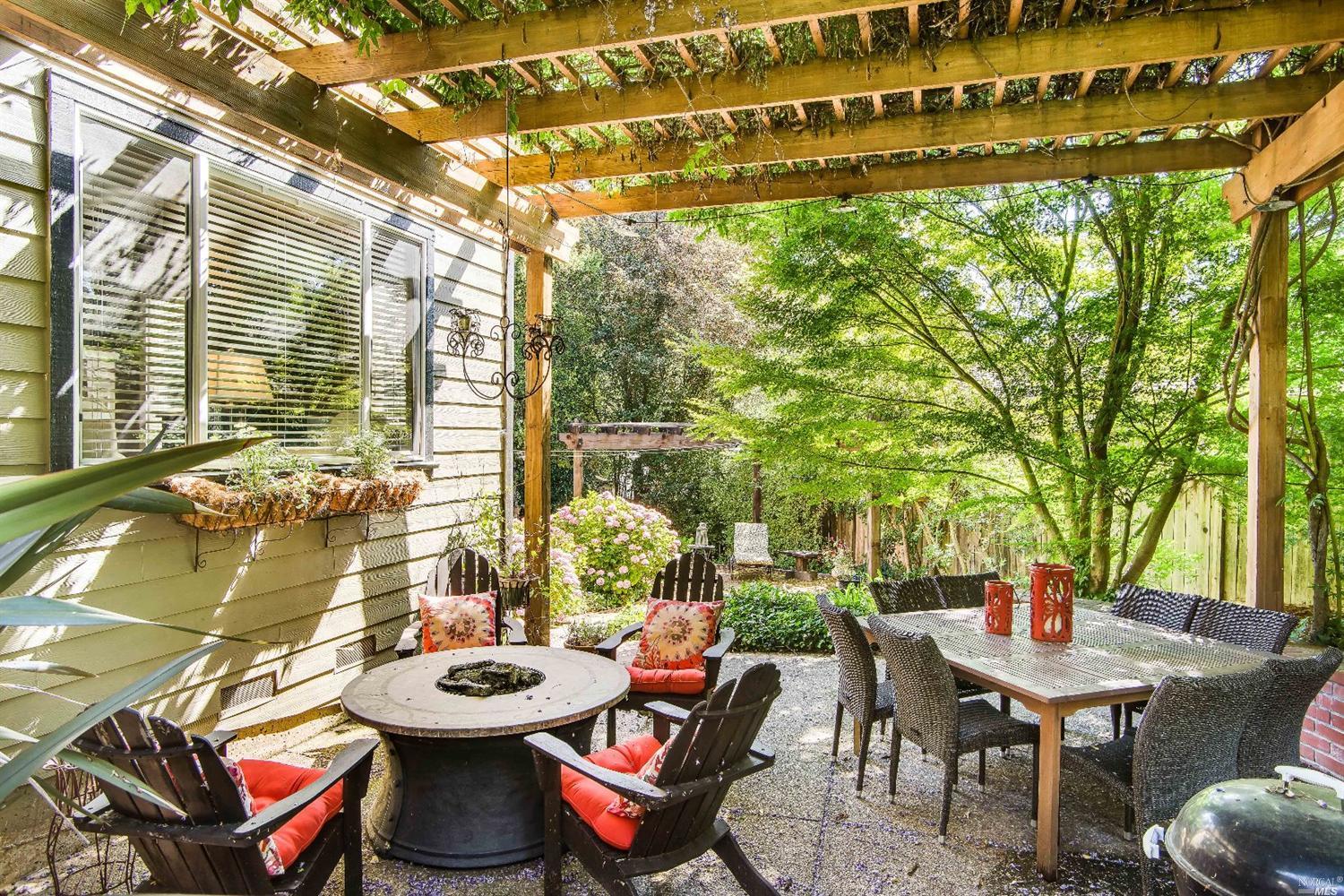101 Ravenswood Court
