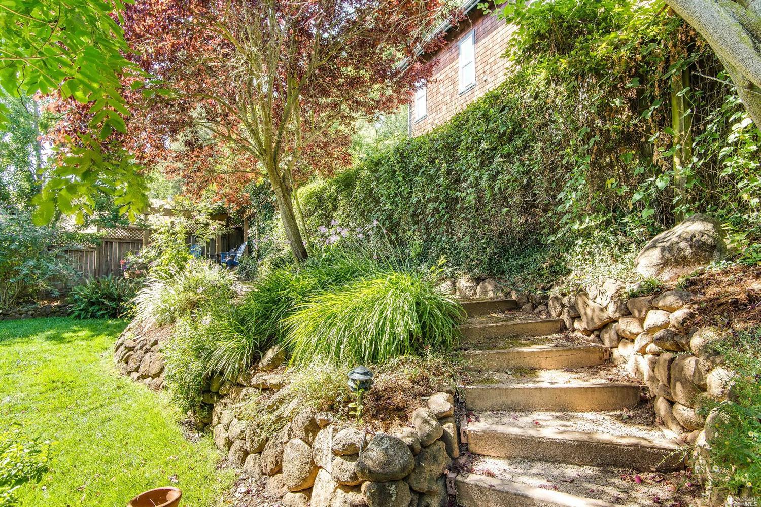 101 Ravenswood Court