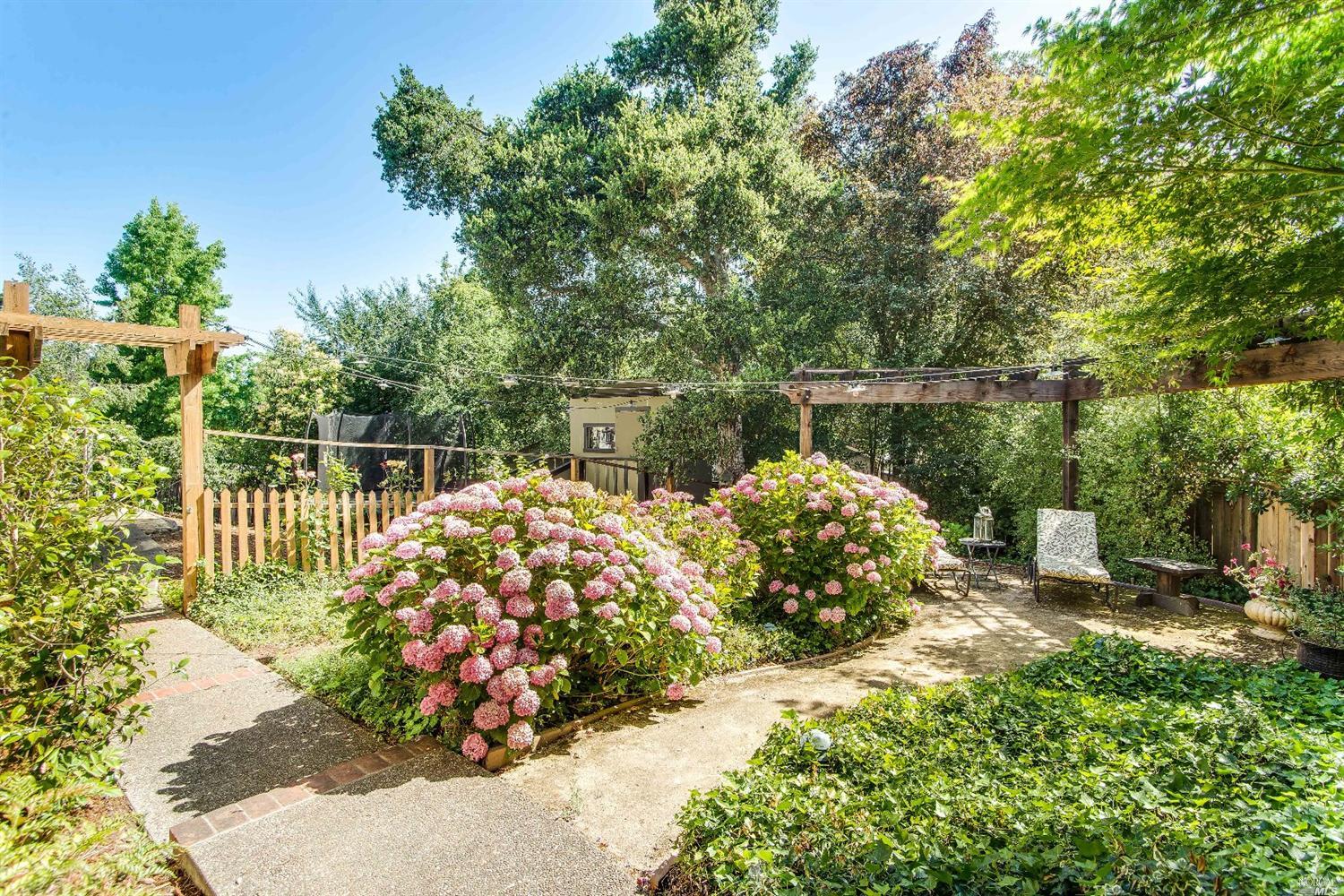 101 Ravenswood Court