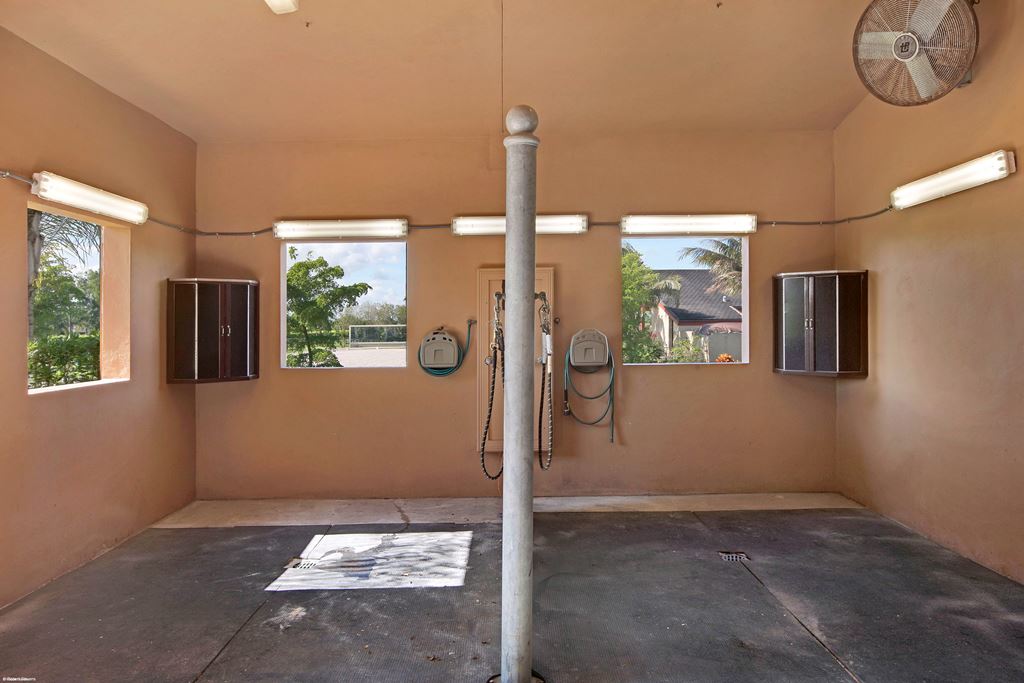 4700 Stables Way