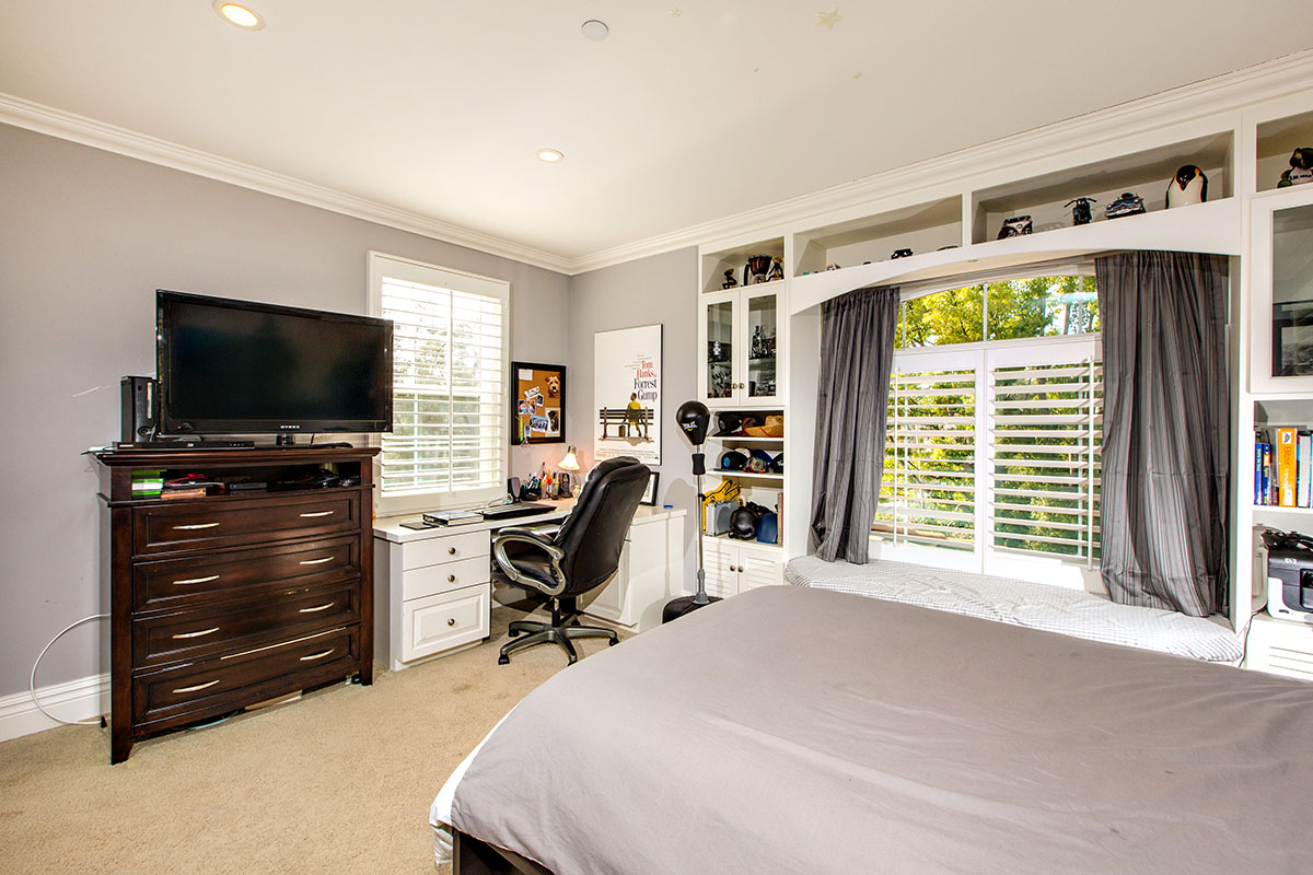 3276 Brookside Lane