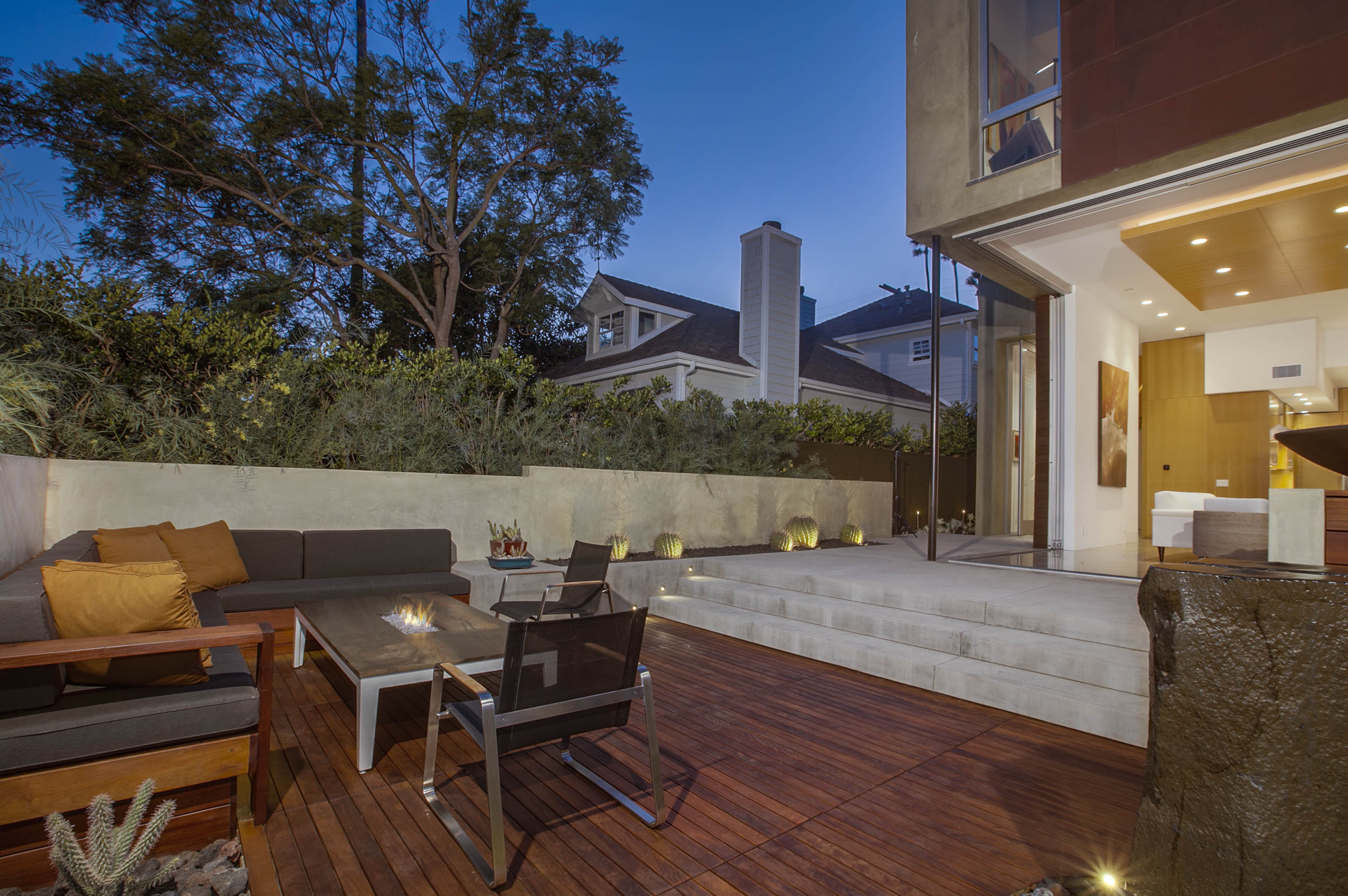813 Amoroso Place