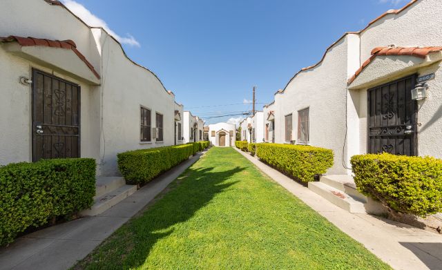 2669 Redondo Blvd.
