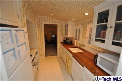 Exquisite Roland Coate Estate