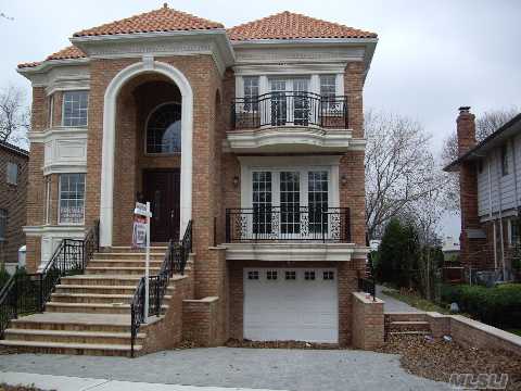 252-23 Thornhill Ave