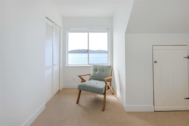 6643 Sunshine Coast Highway