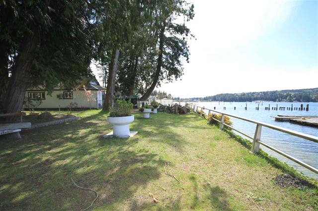 5977 Sechelt Inlet Rd