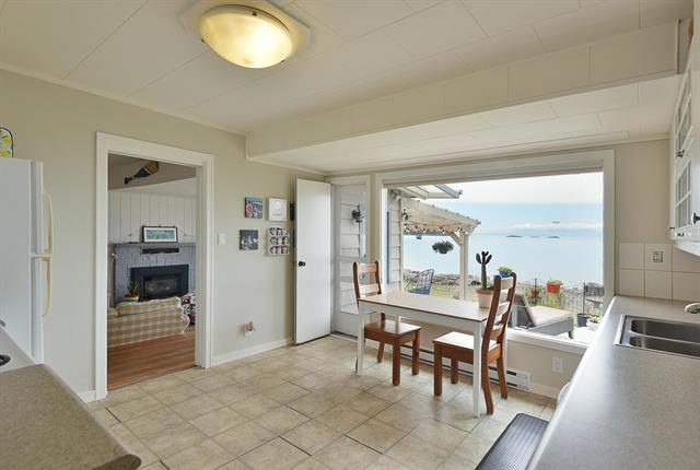 6879 Sunshine Coast Highway