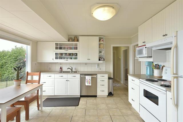 6879 Sunshine Coast Highway