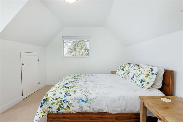 6643 Sunshine Coast Highway