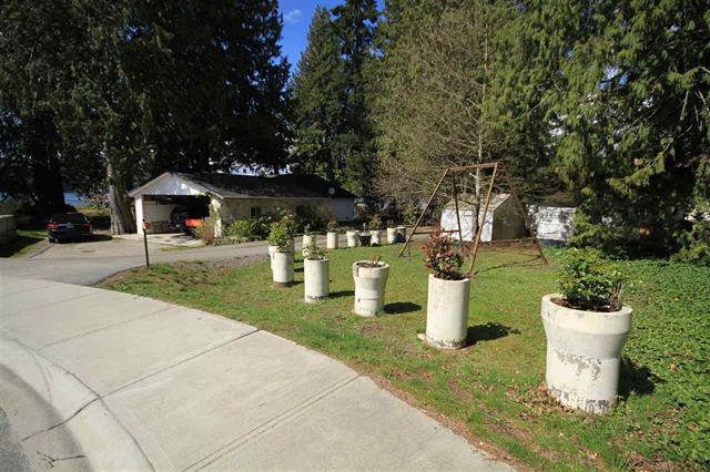 5977 Sechelt Inlet Rd