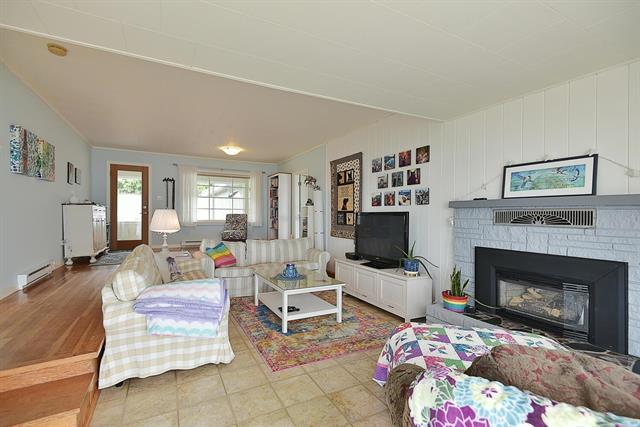 6879 Sunshine Coast Highway