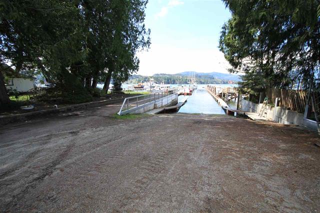 5977 Sechelt Inlet Rd