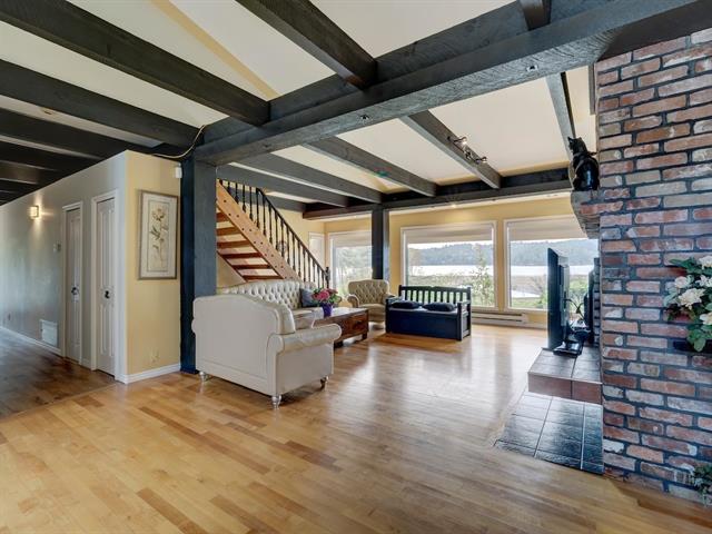 6219 Sechelt Inlet Road