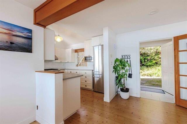 6643 Sunshine Coast Highway