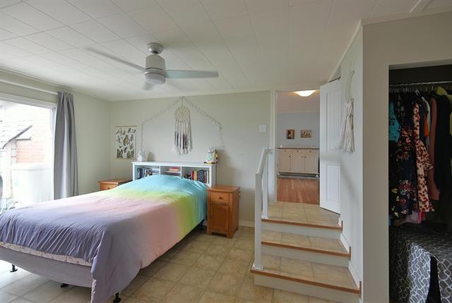 6879 Sunshine Coast Highway