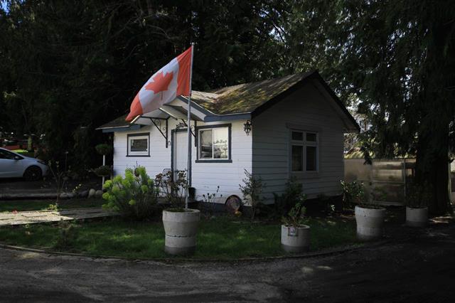 5977 Sechelt Inlet Rd