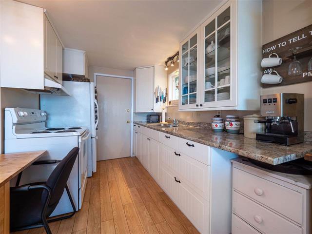 6837-6839 Sunshine Coast Hwy