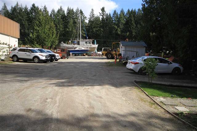 5977 Sechelt Inlet Rd