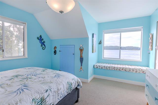 6643 Sunshine Coast Highway