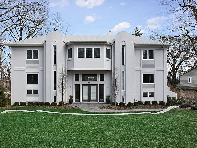 565 Upper Boulevard