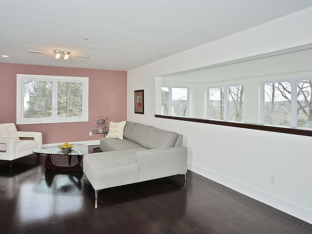 565 Upper Boulevard
