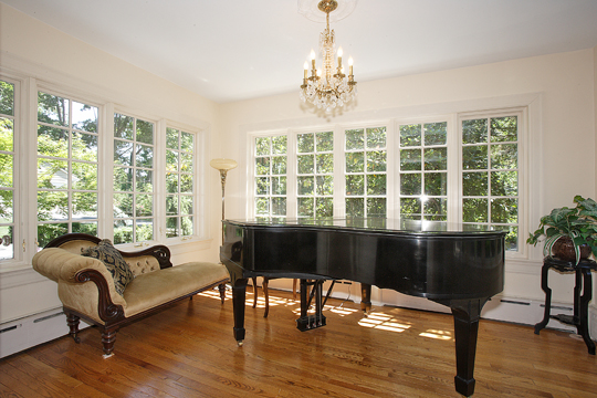 69 Valley View Avenue