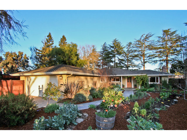 868 SOUTHAMPTON DRIVE