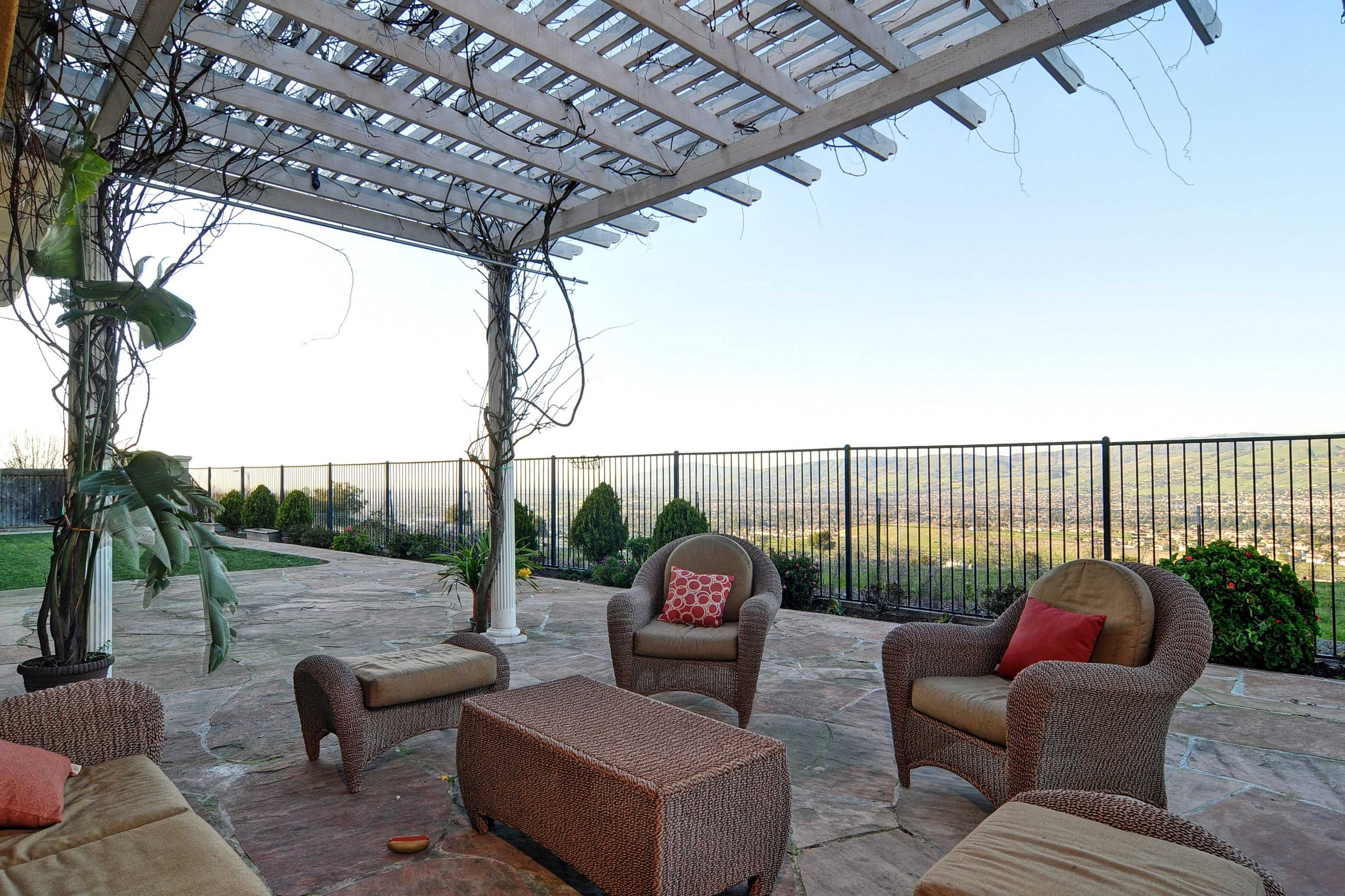 4628 Hill Top View Lane
