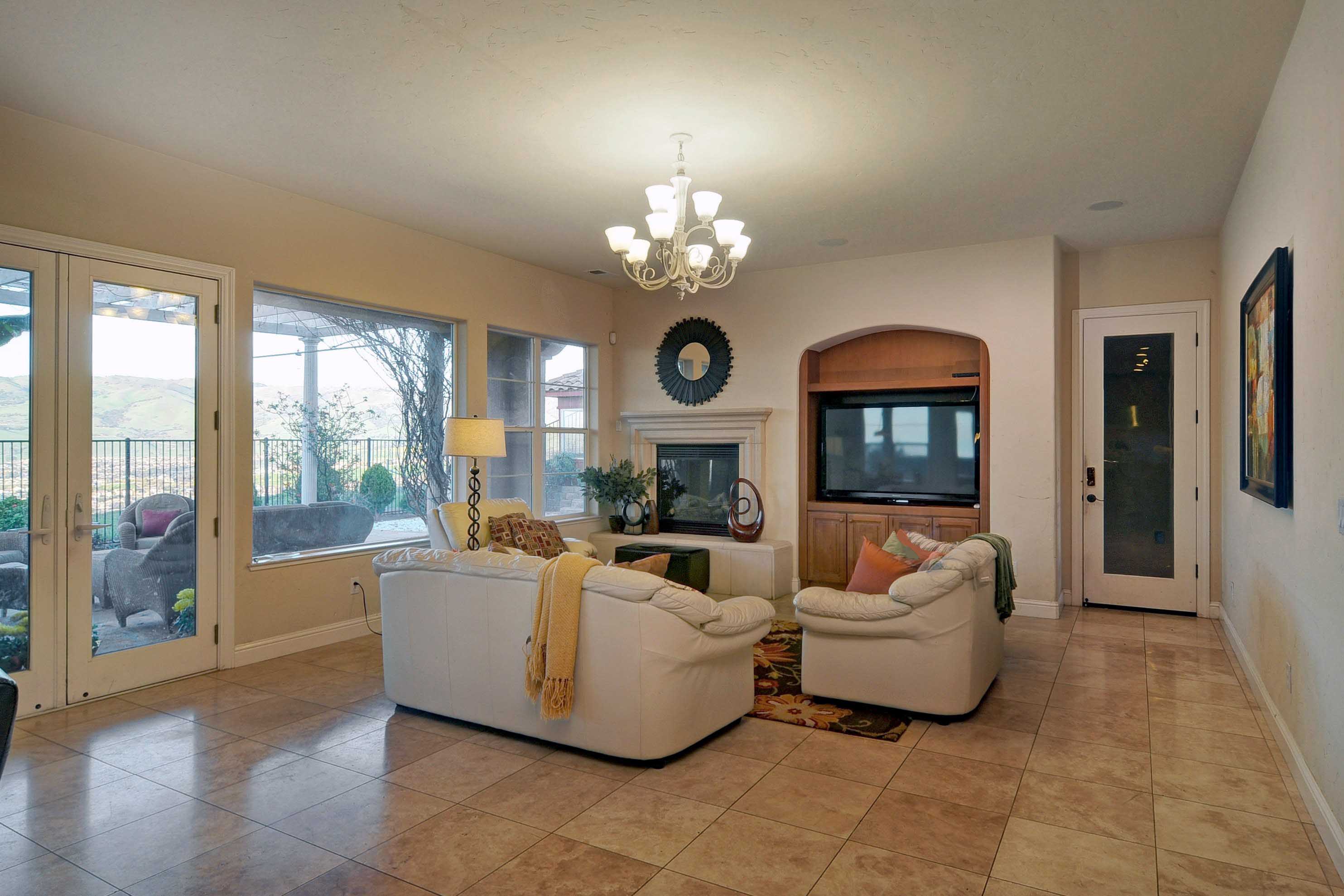 4628 Hill Top View Lane
