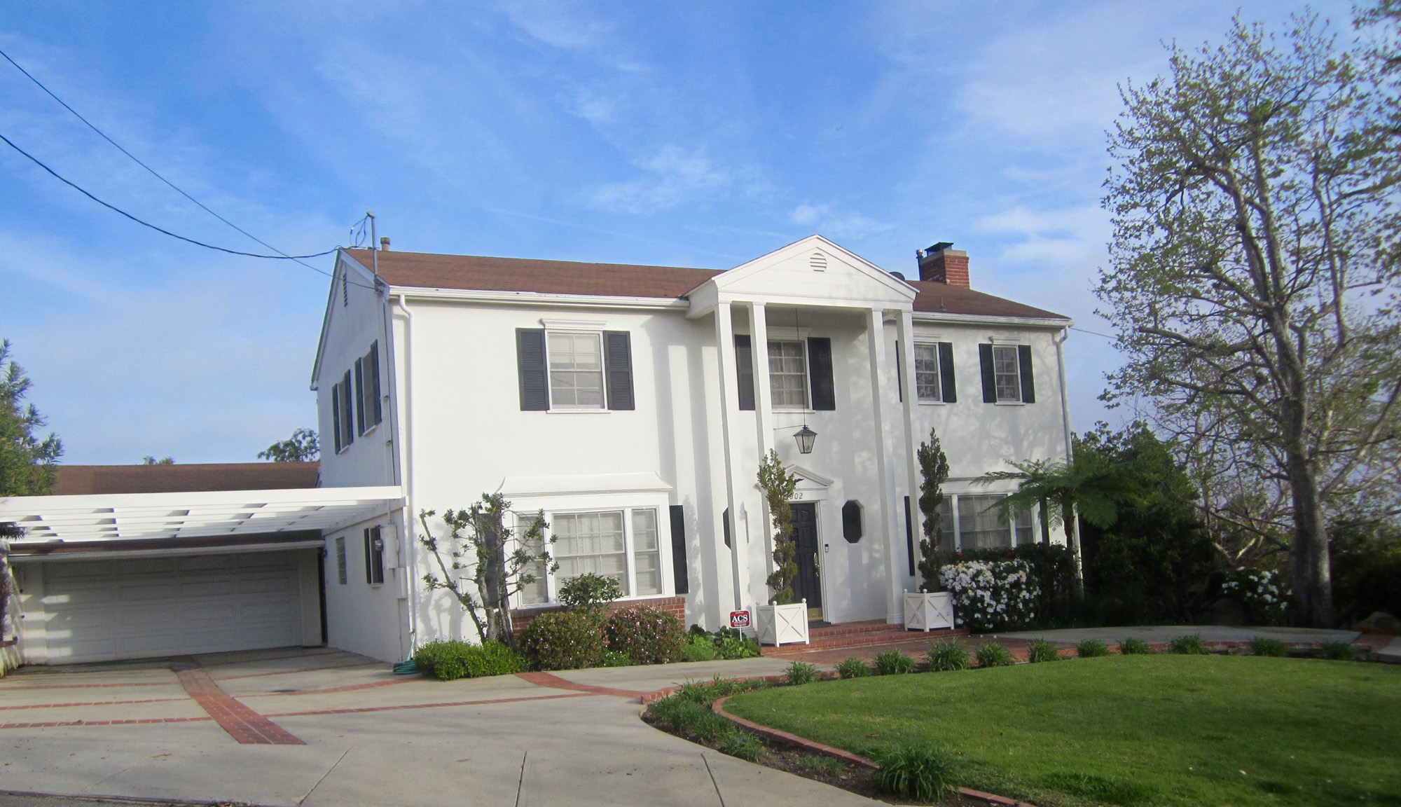 1002 El Medio Ave