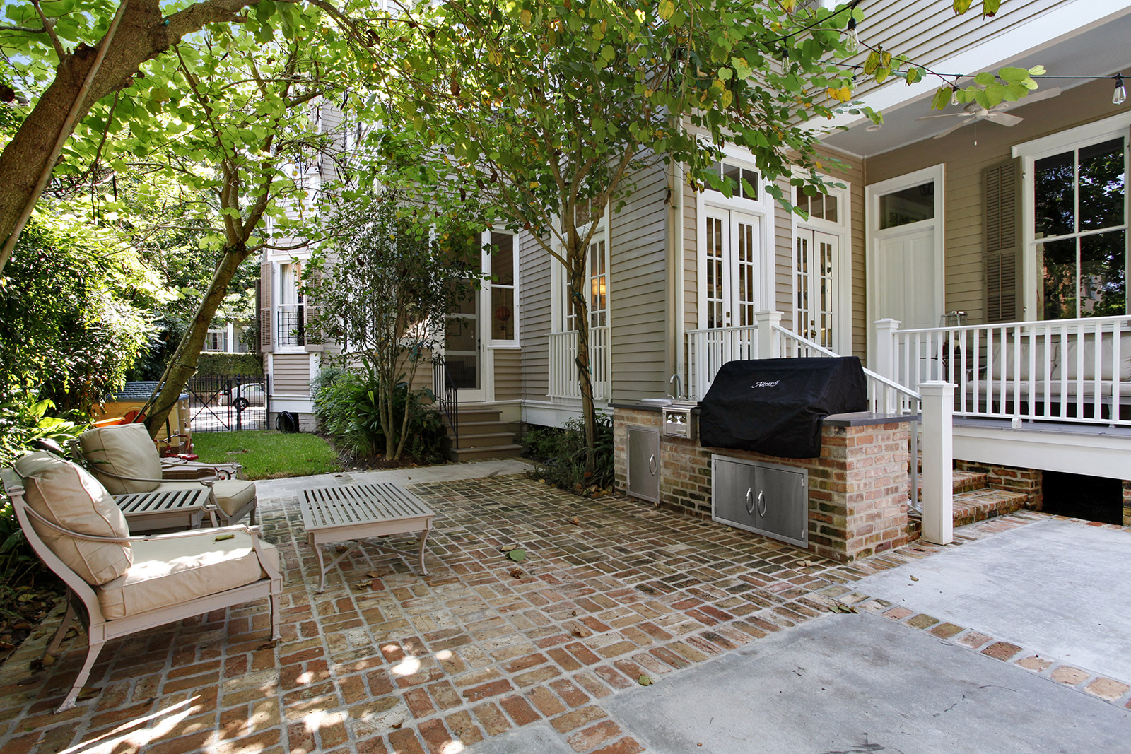 1431 Pleasant St.