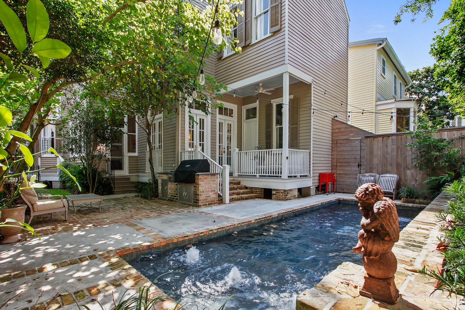 1431 Pleasant St.