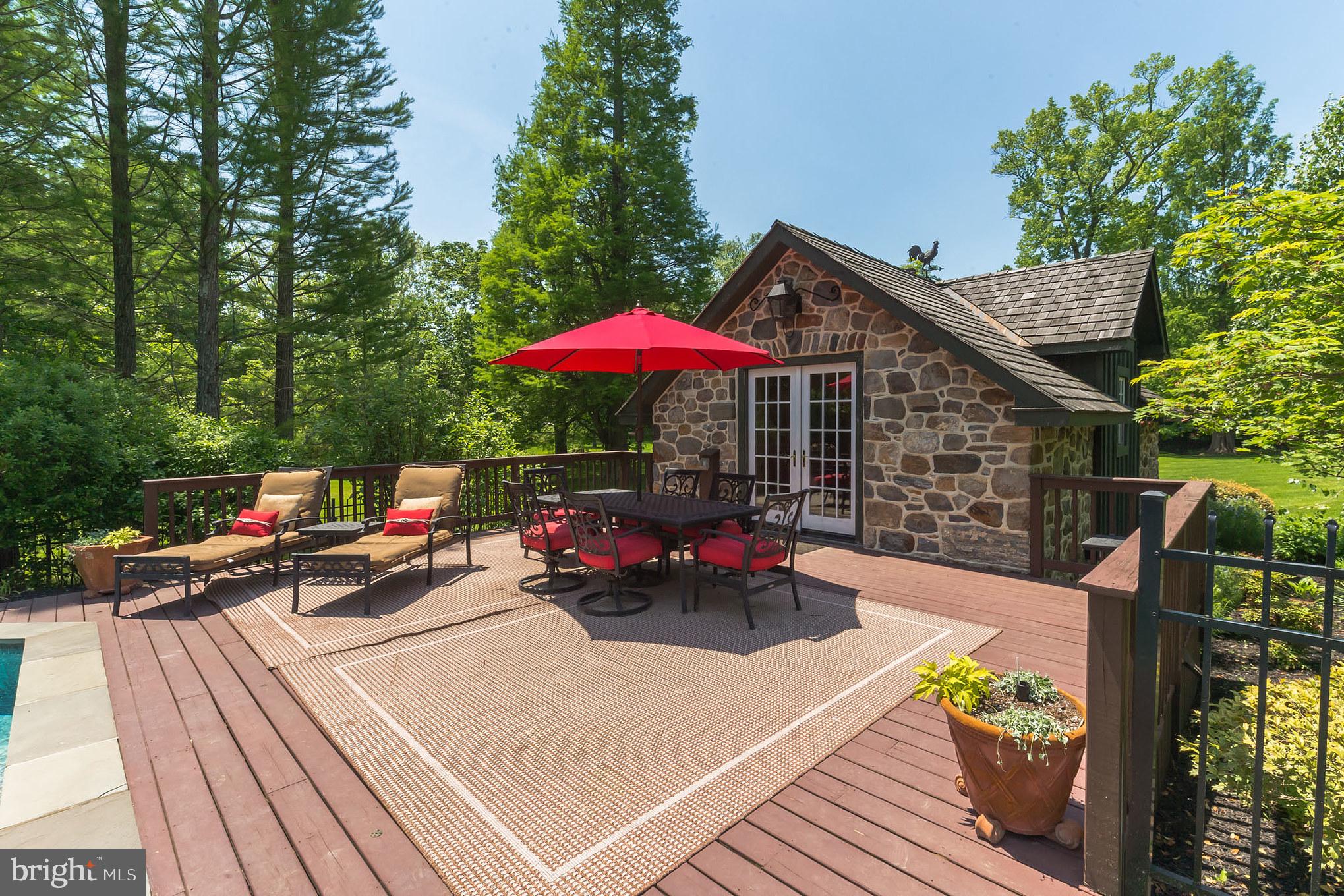 521 LEOPARD ROAD