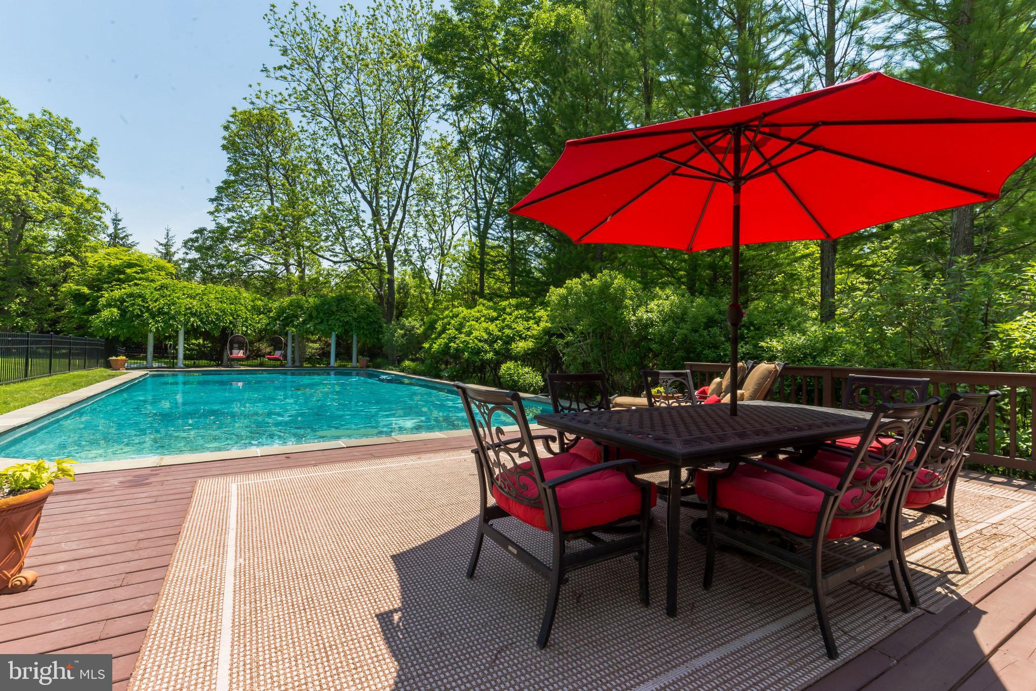 521 LEOPARD ROAD