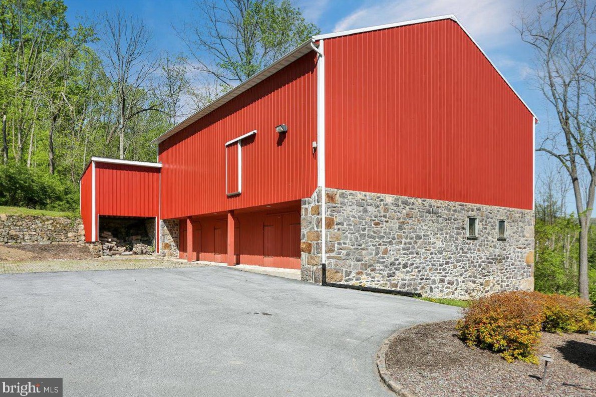 836 Memorial Hwy