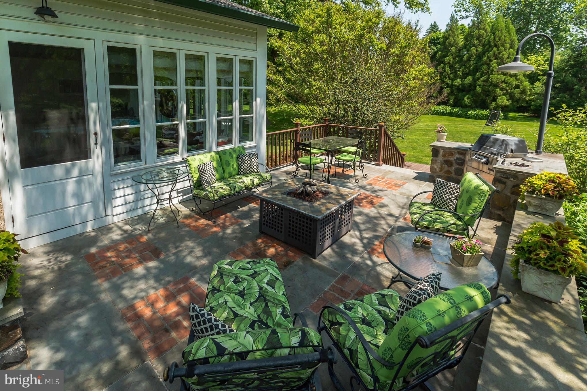 521 LEOPARD ROAD